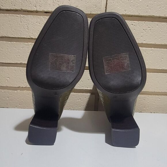 Journee Olive Green Quilted Brielle Block Heel Ankle Boots Size 6M Square Toe - Picture 7 of 7